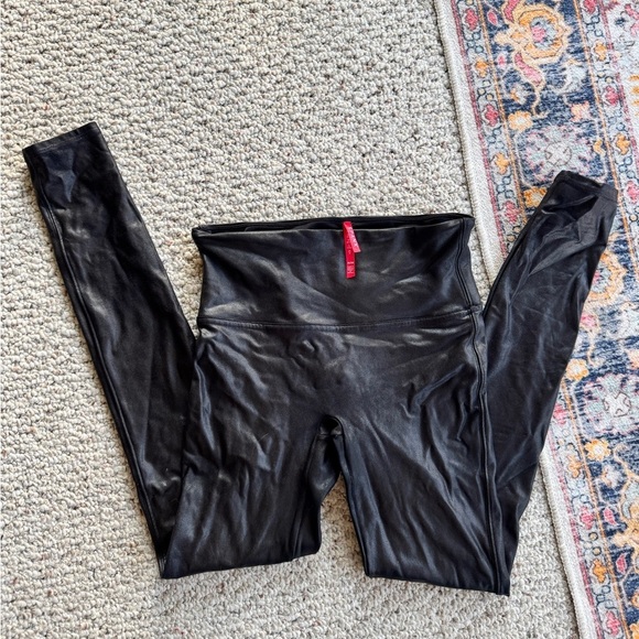 SPANX Pants - Spanx Black Faux Leather Leggings Size Medium EUC